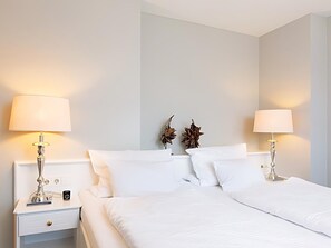 4 Schlafzimmer, Zimmersafe, Bügeleisen/Bügelbrett, Reisekinderbett