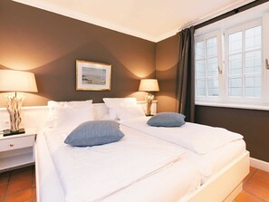 4 soveværelser, pengeskab på værelset, strygejern/strygebræt