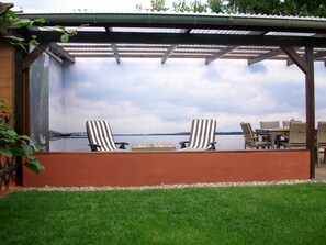 Unclassified image, 2 of 25, button