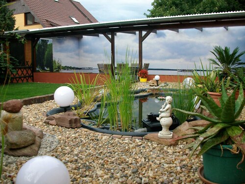 Lomatalo Melanie, Saksa