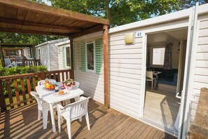 Premium Mobile Home, 3 Bedrooms, Terrace | Terrace/patio - Happy Camp in Camping Laguna Village (Caorle)