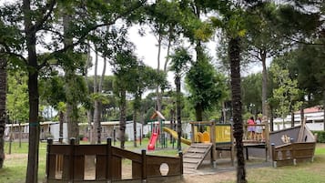 Children’s play area – outdoor