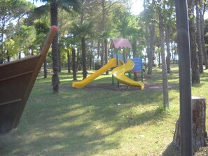 Children’s play area – outdoor