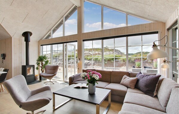 TV, fireplace, DVD player, table football