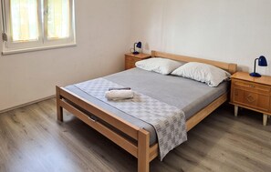 4 bedrooms, free WiFi, bed sheets