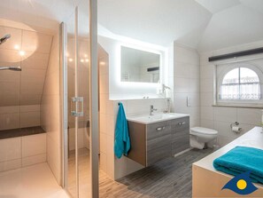 Unclassified image, 4 of 15, button