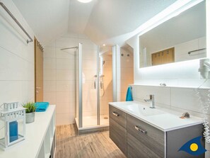 Unclassified image, 5 of 15, button