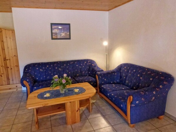 Unclassified image, 1 of 7, button