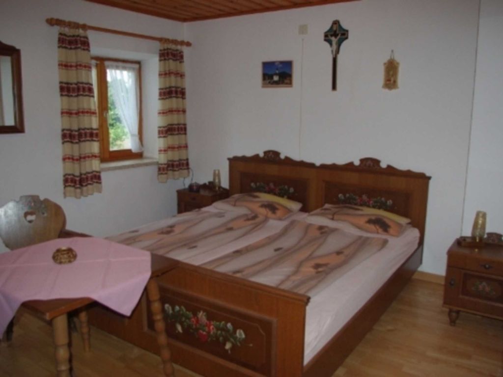 2 chambres, lit parapluie, draps fournis