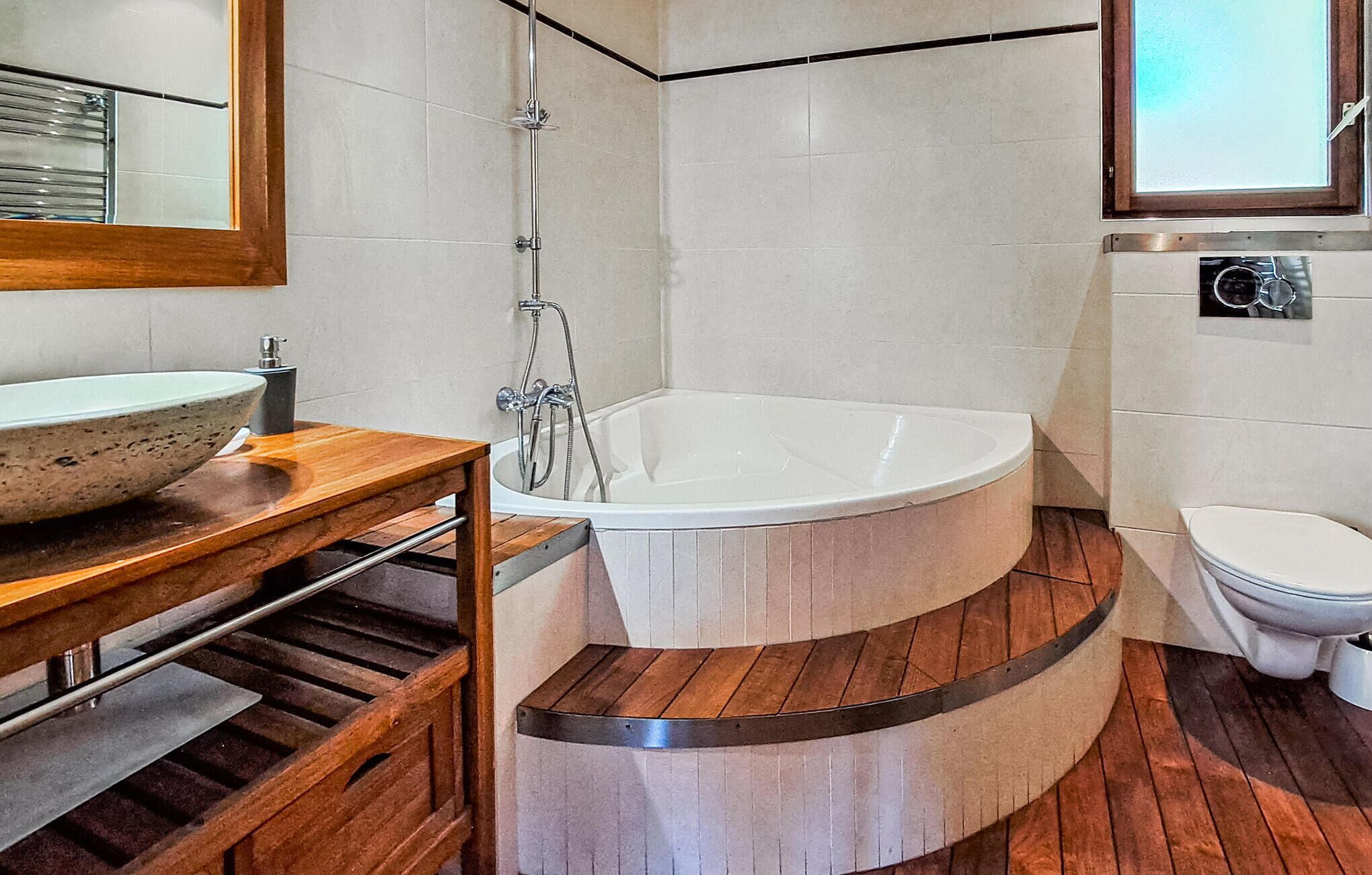 Bathtub