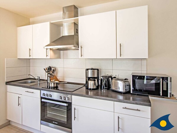 Kühlschrank, Mikrowelle, Ofen, Geschirrspüler