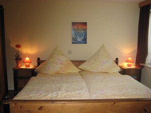 2 Schlafzimmer, Reisekinderbett, WLAN, BettwÀsche