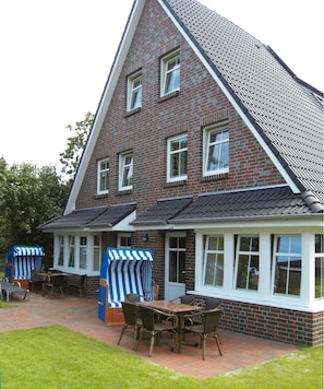 Unclassified image, 3 of 6, button