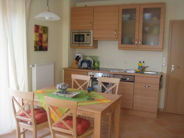 Unclassified image, 1 of 6, button