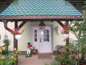 Unclassified image, 4 of 23, button