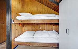 3 bedrooms, travel crib, free WiFi