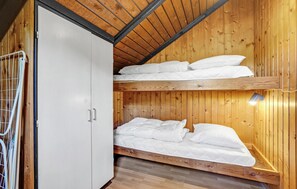 3 bedrooms, travel crib, free WiFi