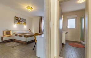 2 chambres, coffre-fort, lit de bébé portatif, accès au Wi-Fi (inclus)
