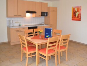 KĂŒhlschrank, Mikrowelle, Ofen, GeschirrspĂŒler