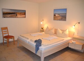 3 bedrooms, travel cot, WiFi, bed sheets