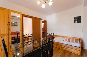Dining - Holiday apartment with pool in a quiet location (Crikvenica)