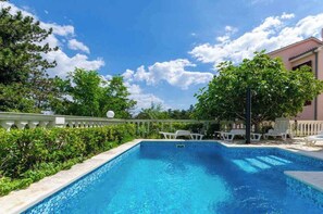 Una piscina techada