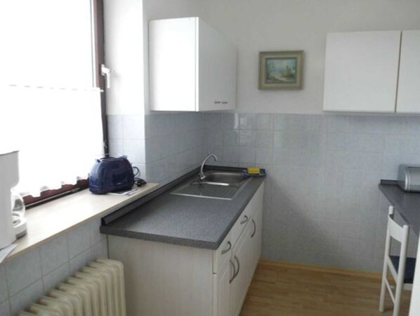 Fridge, microwave, oven, coffee/tea maker