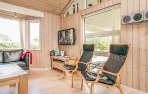 Fernseher, Kamin, DVD-Player