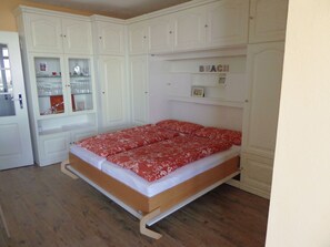 2 bedrooms, iron/ironing board