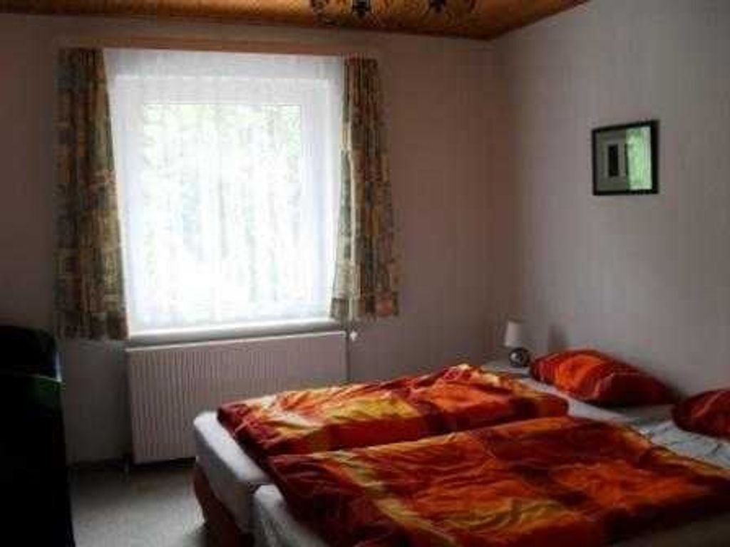 1 Schlafzimmer, Reisekinderbett, Bettwäsche