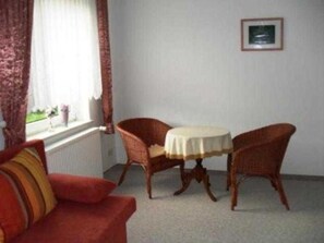 Unclassified image, 4 of 8, button