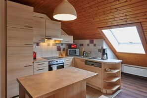 Kühlschrank, Mikrowelle, Ofen, Geschirrspüler