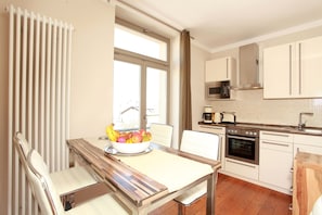 Kühlschrank, Mikrowelle, Ofen