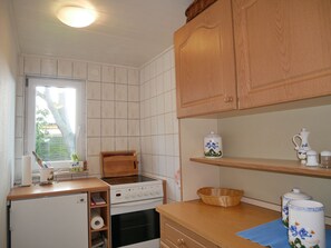 Fridge, oven, coffee/tea maker, electric kettle