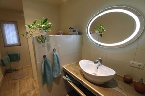 Unclassified image, 4 of 28, button