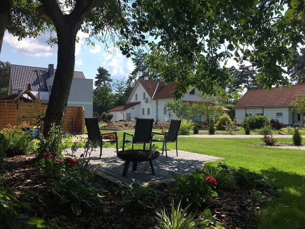 Property grounds - Apartment "Seestübchen" - Holiday House "GlückSEEligkeit" (Senftenberg)