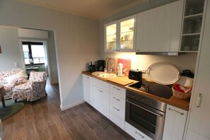 Fridge, oven, dishwasher, high chair - Apartment "Seestübchen" - Holiday House "GlückSEEligkeit" (Senftenberg)