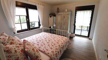 2 bedrooms, travel crib, WiFi, bed sheets