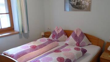 2 Schlafzimmer, Reisekinderbett, WLAN, Bettwäsche