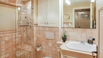 Deluxe Apartment, Private Bathroom | Bilik Mandi
