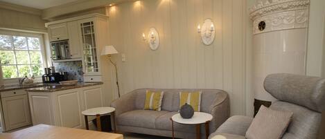 Deluxe Apartment, Private Bathroom | Lounge