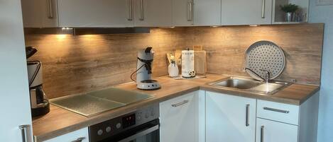 Refrigerador, microondas, horno y lavavajillas