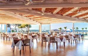 Outdoor dining - 3 bedroom lovely home in Albarella RO (Albarella RO)