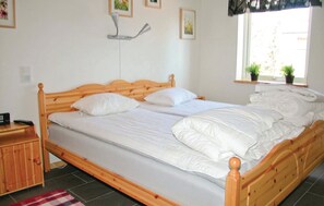 5 Schlafzimmer, Reisekinderbett