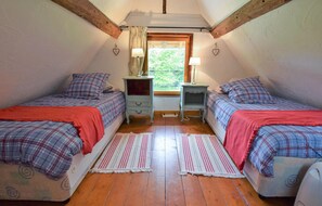 2 bedrooms, travel cot, free WiFi