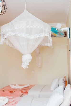 1 bedroom, minibar, desk, iron/ironing board
