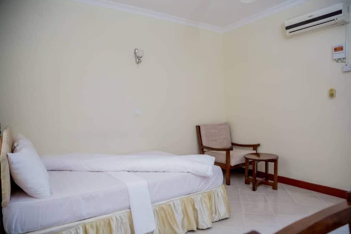1 bedroom, minibar, desk, iron/ironing board