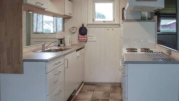 Køleskab, kogeplade, opvaskemaskine, kaffe-/temaskine