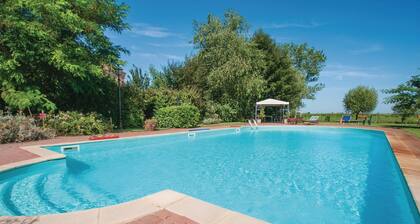 Nice apartment in Pontecchio Pol. (RO)