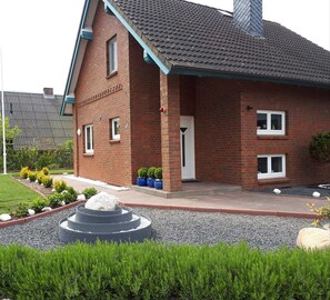 Unclassified image, 5 of 21, button